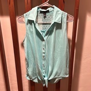 Woman’s sleeveless shirt